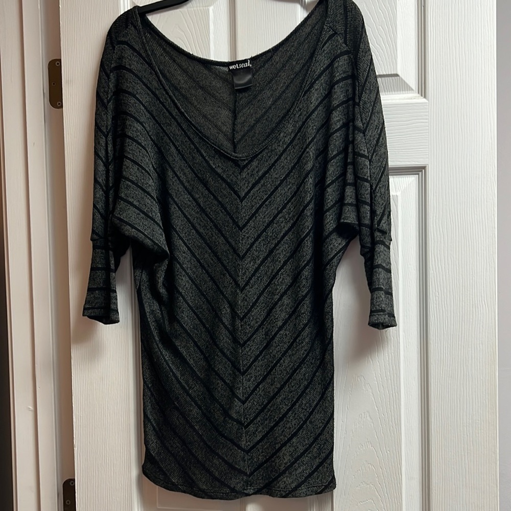Lightweight deep v cut top